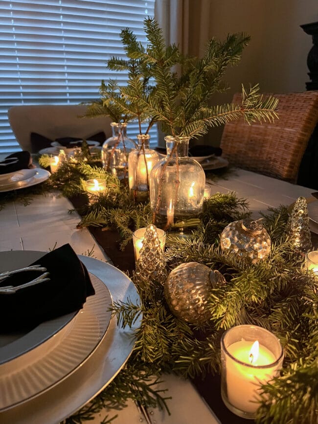 Atmospheric Candlelit Dining Table Runner with Evergreen Garland Atmospheric Candlelit Dining Table Runner with Evergreen Garland — Christmas Candle Decor