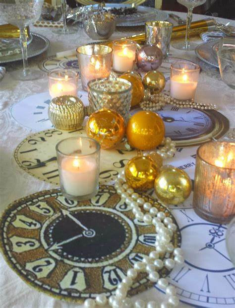 Elegant Table Setting with Gold Chargers and Pearl Accents — New Years Eve Table Decor