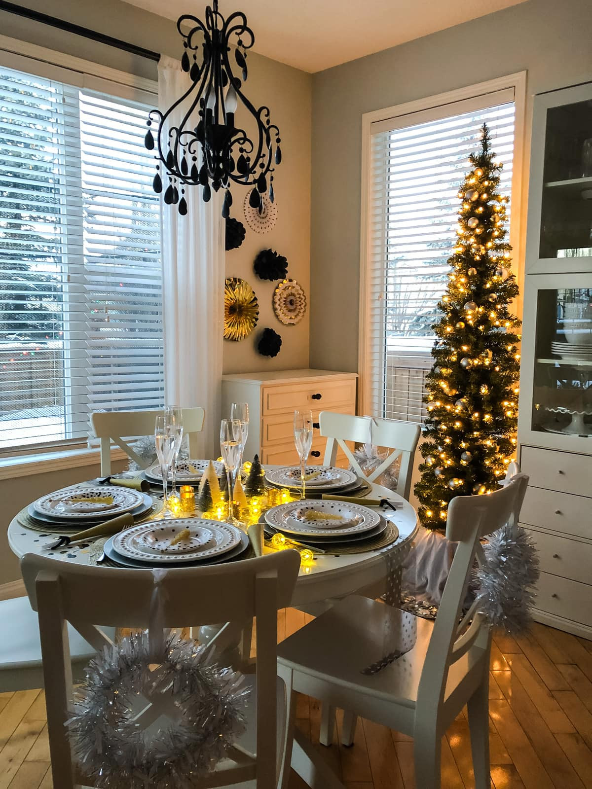 An Easy New Year's Eve Table - A Pretty Life In The Suburbs