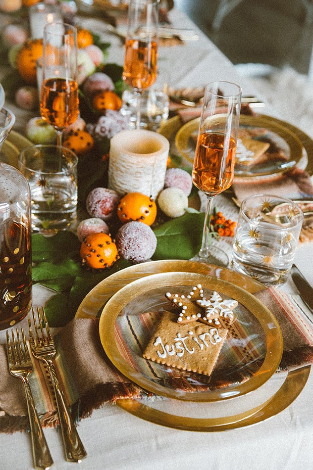 Personalize New Year's Eve Place Settings with Gingerbread Cookies Personalize New Year's Eve Place Settings with Gingerbread Cookies — Gold New Years Eve Decor