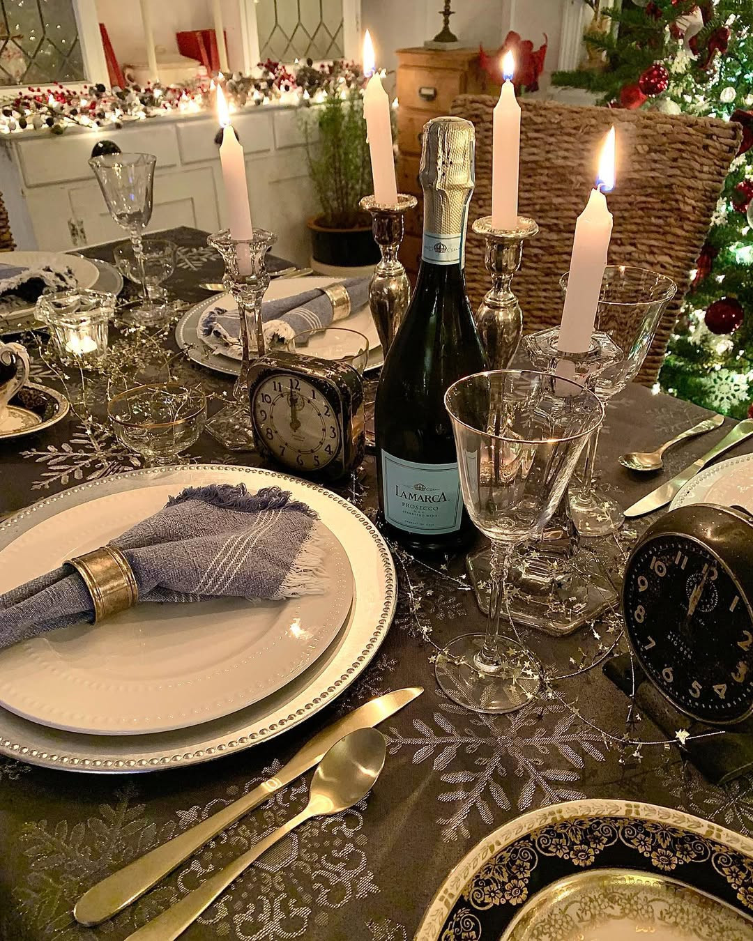 Classic Elegant Table Setting with Vintage Alarm Clocks — New Years Eve Table Decor