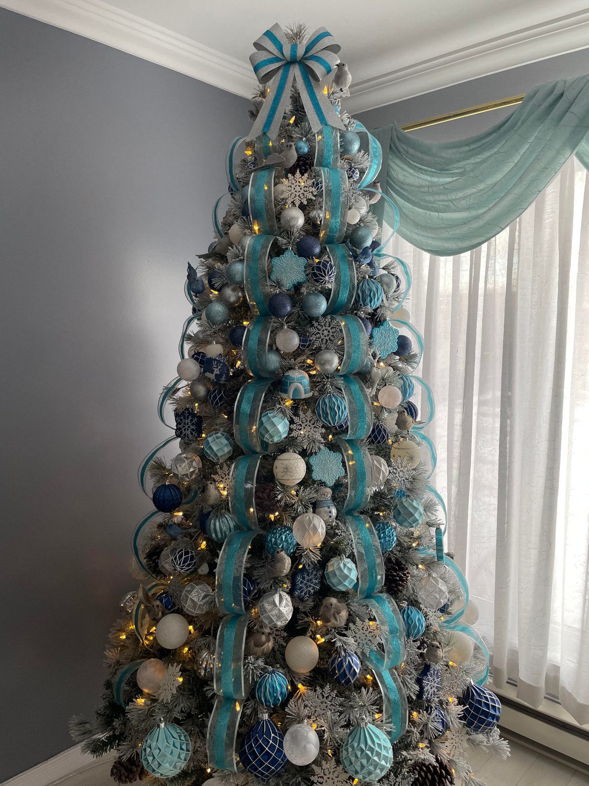 Wintry White, Silver & Blue Christmas Tree : r/HomeDecorating