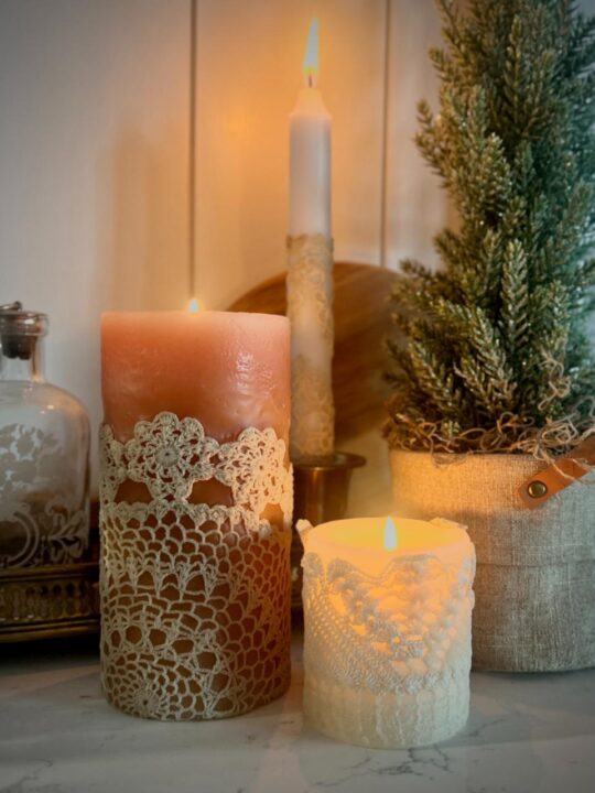 Shabby Chic Lace-Wrapped Pillar Candles with Burlap Evergreen Tree Shabby Chic Lace-Wrapped Pillar Candles with Burlap Evergreen Tree — Christmas Candle Decor