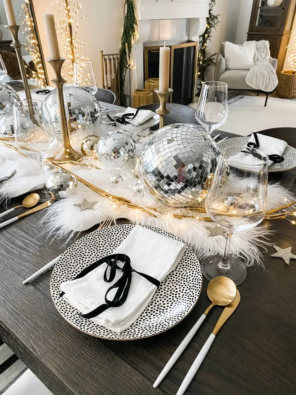 Dining Table Center Your New Year's Eve Table with Glamorous Disco Balls and Gold Accents Dining Table Center Your New Year's Eve Table with Glamorous Disco Balls and Gold Accents — Gold New Years Eve Decor