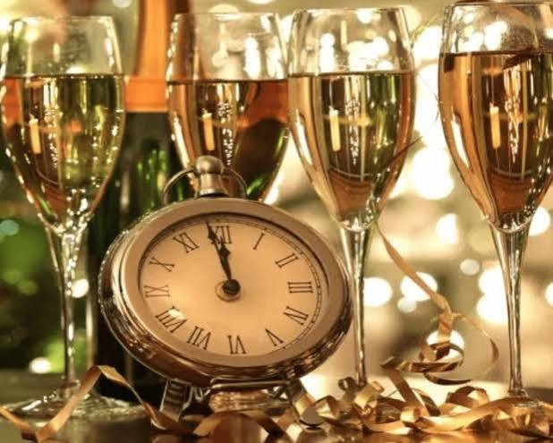 Evoke Anticipation with Vintage Gold Clock and Champagne Flutes Evoke Anticipation with Vintage Gold Clock and Champagne Flutes — Gold New Years Eve Decor