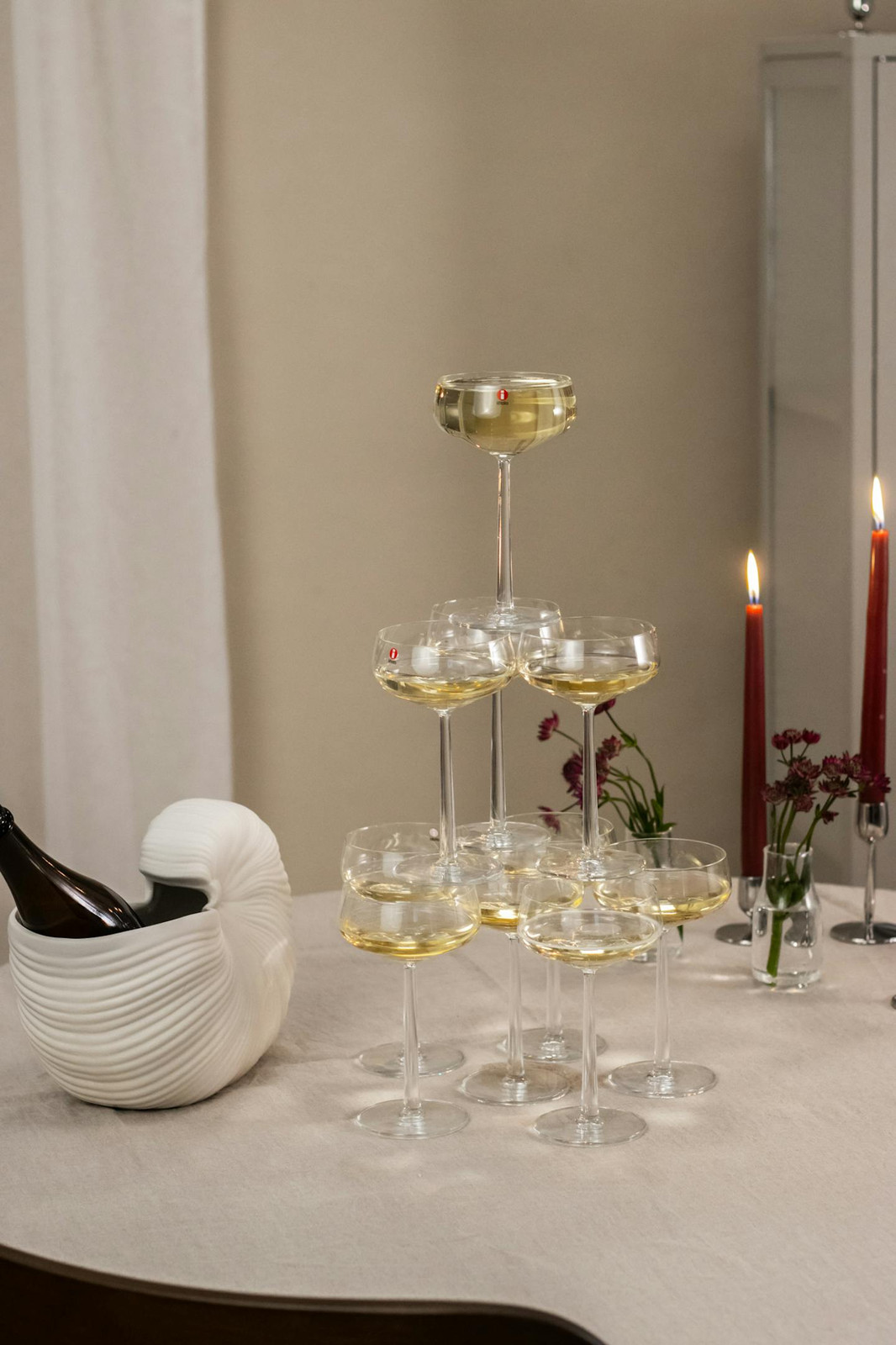 Invite Guests to a Sparkling New Year's Table Setting | Royal Design