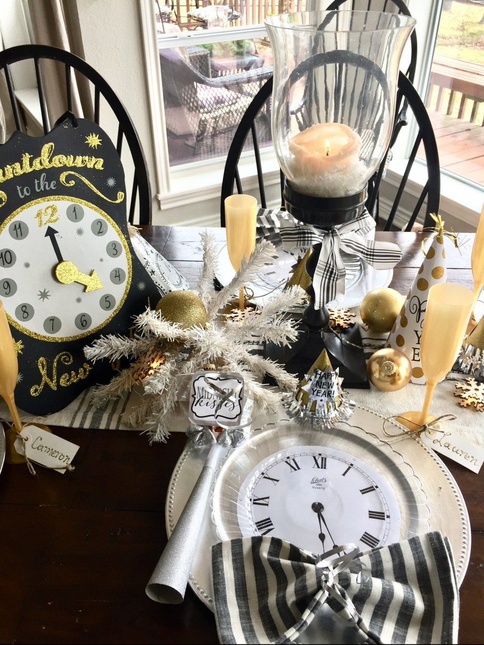 Feature a Large Clock as the Centerpiece for New Year's Eve Dining Feature a Large Clock as the Centerpiece for New Year's Eve Dining — Gold New Years Eve Decor