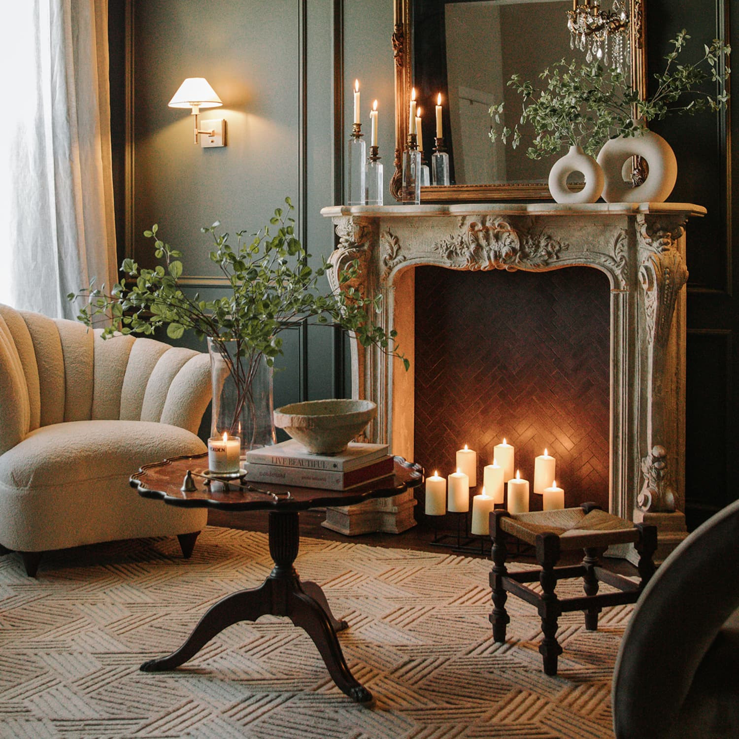 Elegant Winter Mantel with Greenery and Plush Furnishings — Winter Mantel Decor